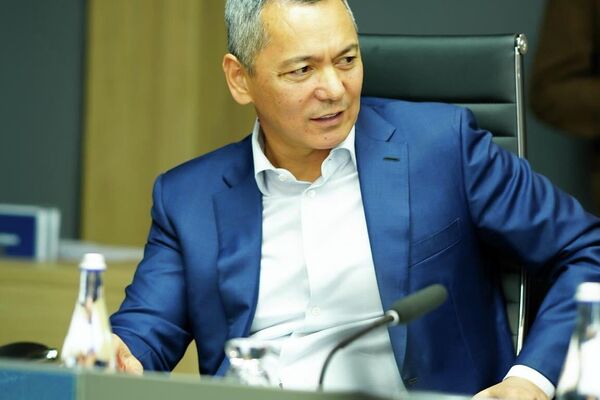 Отмечается, что к новому футбольному сезону количество участников высшего дивизиона увеличилось с 14 до 16 — к ним присоединились &quot;Токтогул&quot;, победитель Национальной лиги, и &quot;Азия&quot;, представляющая Талас. Инициативу по созданию последней команды поддержал экс-премьер Омурбек Бабанов. - Sputnik Кыргызстан