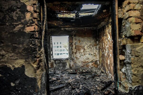 Калаа башчысы ооруканада жаткандарды да барып көргөн. Аларга мэриянын резервдик фондунан каражат бөлүү үчүн зарыл болгон документтер даярдалып жатканын айтты. - Sputnik Кыргызстан