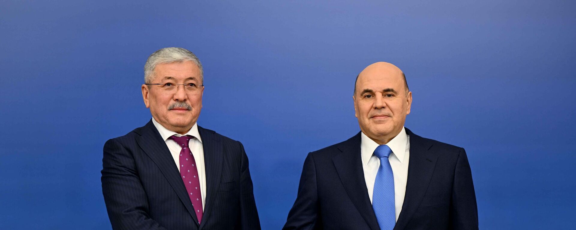 Министрлер кабинетинин төрагасы Адылбек Касымалиев жана РФ өкмөтүнүн төрагасы Михаил Мишустин  - Sputnik Кыргызстан, 1920, 18.11.2025