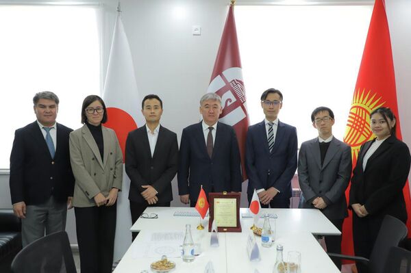 Ош мамлекеттик университетинин базасында абанын булганышын изилдеген мекемелер аралык IRCAPS илимий борбору ачылды - Sputnik Кыргызстан