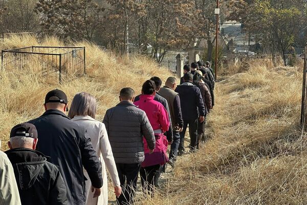 Сулайман-Тоону айланта беш чакырымдык буфердик зона түзүү маселеси каралып жатканын мэриядан билдиришти - Sputnik Кыргызстан