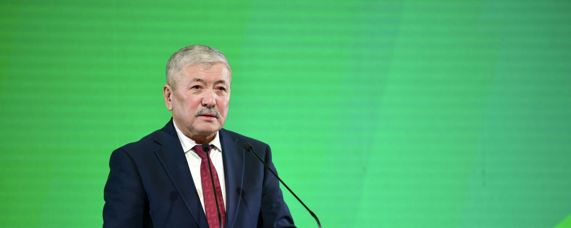 Министрлер кабинетинин төрагасы Адылбек Касымалиев өлкөнүн аймактык мүмкүнчүлүктөрүн өнүктүрүү боюнча бизнес-форумга катышты - Sputnik Кыргызстан, 1920, 19.11.2025