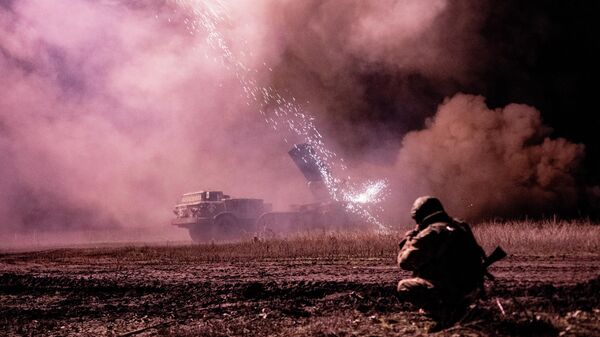 Боевая работа расчета РСЗО Ураган в зоне СВО - Sputnik Кыргызстан