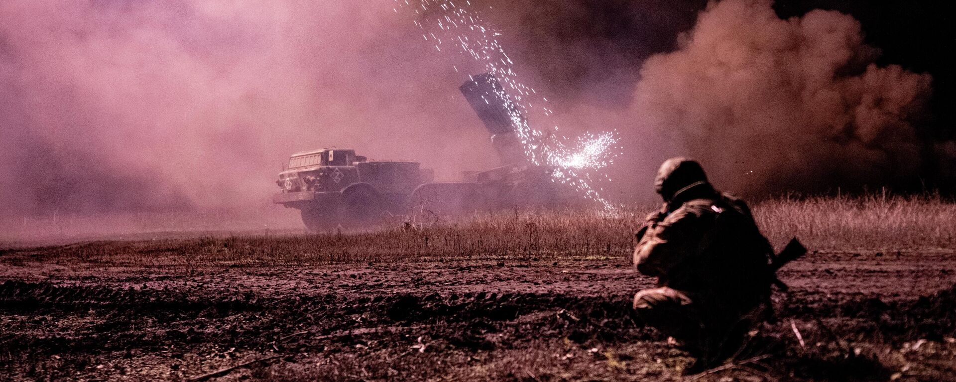 Боевая работа расчета РСЗО Ураган в зоне СВО - Sputnik Кыргызстан, 1920, 19.11.2025