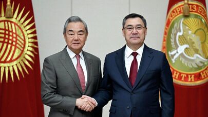 Президент КР Садыр Жапаров в Бишкеке принял министра иностранных дел Китая Ван И