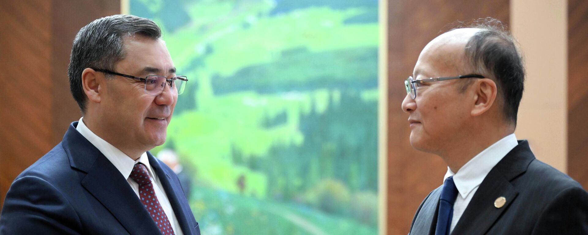 Встреча президента КР с президентом АБР - Sputnik Кыргызстан, 1920, 20.11.2025