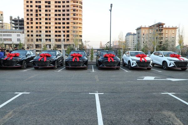 Атайын кызматтын төрагасы транспорттук каражат ыкчам бригадалардын борборго тез арада жетүүсүнө шарт түзүп, иштин майнаптуулугун арттыра турганын белгилеген - Sputnik Кыргызстан