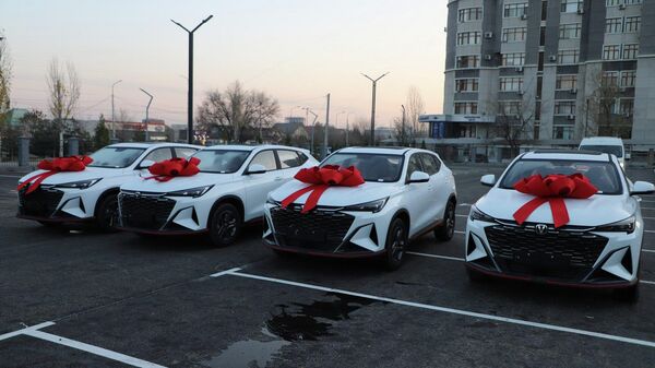 Передача служебных автомобилей  НЦОМиД - Sputnik Кыргызстан