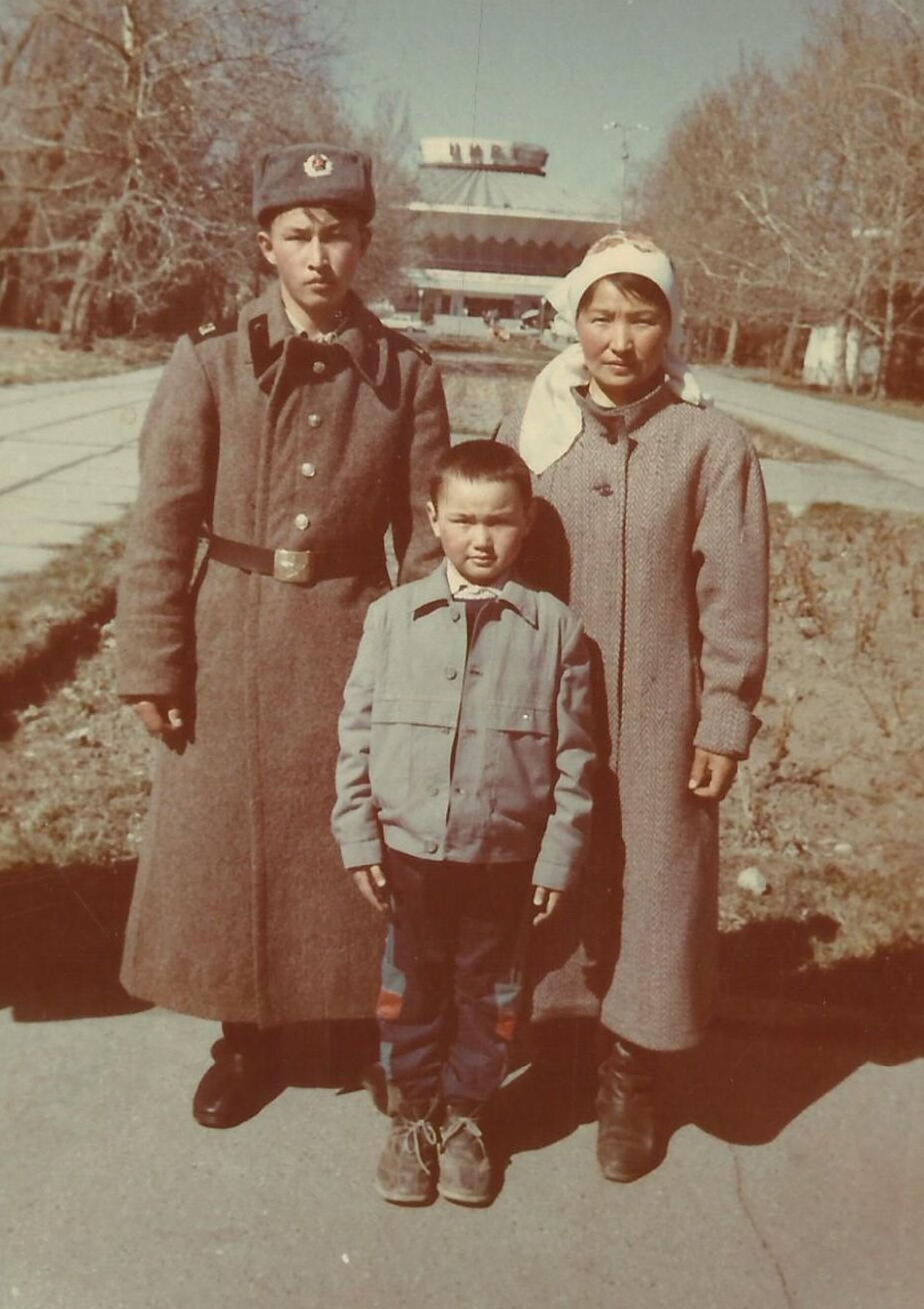 Солдат миротворческого батальона КР в ГБАО Таджикистана Эмиль Тологонов Солдат миротворческого батальона КР в ГБАО Таджикистана Эмиль Тологонов - Sputnik Кыргызстан, 1920, 21.11.2025