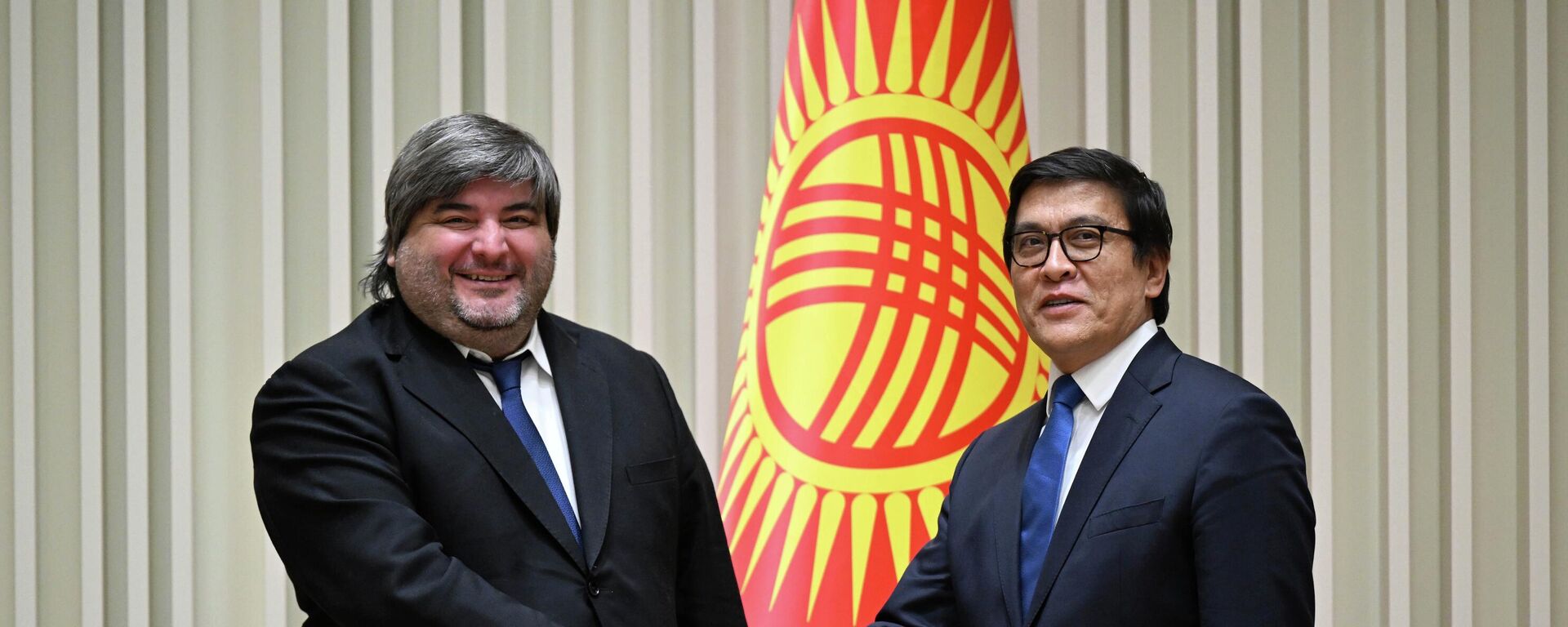 Встреча Эдиля Байсалова и Вадима Титова - Sputnik Кыргызстан, 1920, 24.11.2025