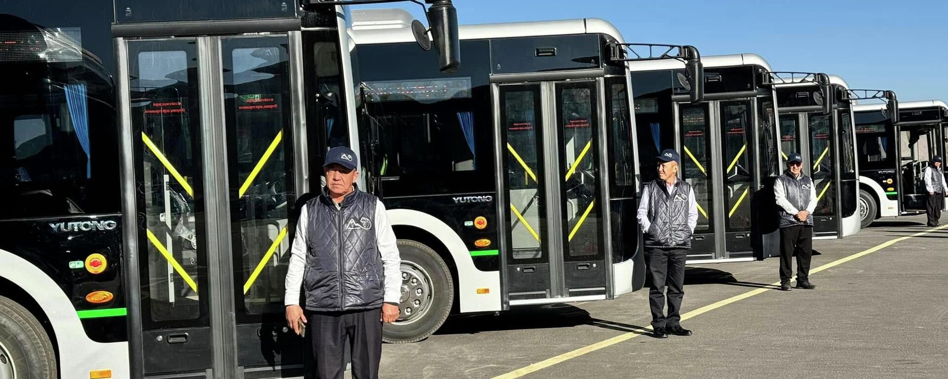 Нарын шаарына жаңы автобустар менен атайын техникалар алынды - Sputnik Кыргызстан, 1920, 24.11.2025