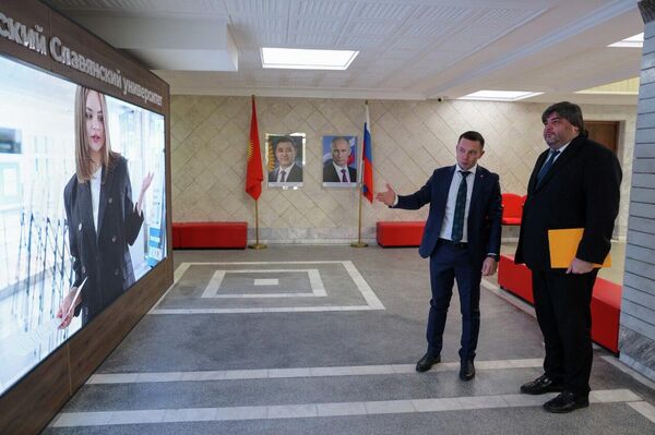 КРСУ сегодня посетил руководитель Управления президента России по стратегическому партнерству и сотрудничеству Вадим Титов - Sputnik Кыргызстан