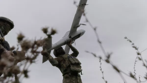 Украинские солдаты готовятся к запуску БПЛА - Sputnik Кыргызстан