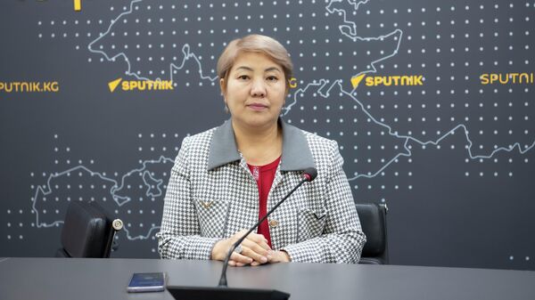 Бейшен Турусбеков атындагы Кыргыз мамлекеттик дене тарбия жана спорт академиясынын социалдык-гуманитардык илимдер кафедрасынын башчысы, тарых илимдеринин кандидаты, доцент Замира Садырова - Sputnik Кыргызстан