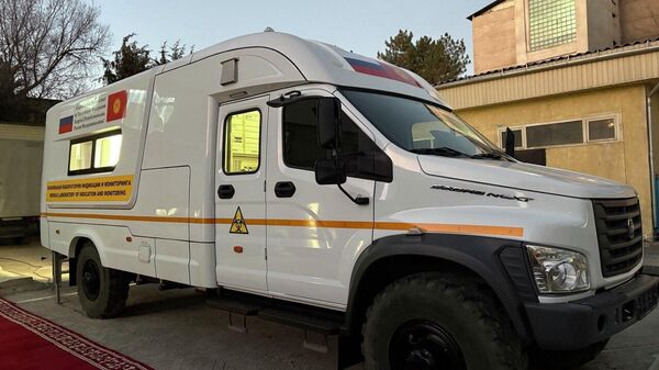 Россия Кыргызстанга эки көчмө лаборатория тапшырды - Sputnik Кыргызстан