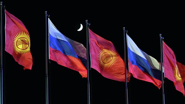 Флаги России и Кыргызстана. Архивное фото - Sputnik Кыргызстан