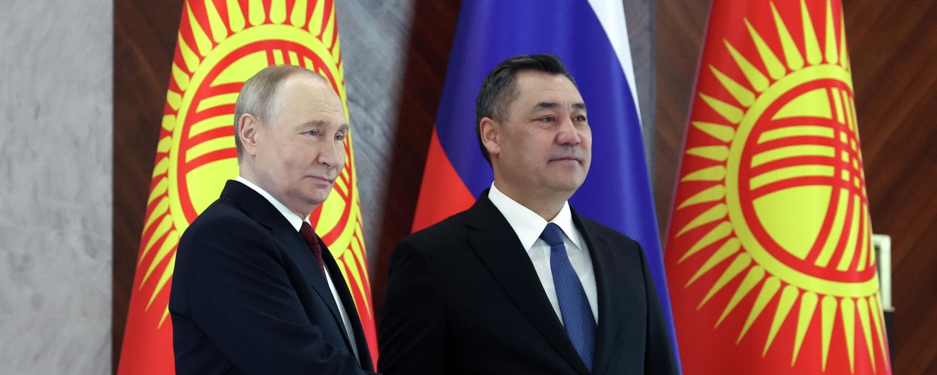 Президент Садыр Жапаров РФ лидери Владимир Путин менен - Sputnik Кыргызстан, 1920, 26.11.2025