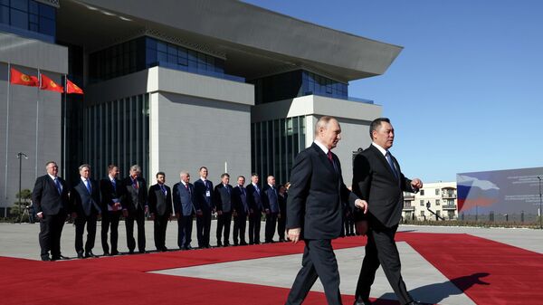 Президент РФ Владимир Путин и президент Кыргызской Республики Садыр Жапаров в Бишкеке - Sputnik Кыргызстан