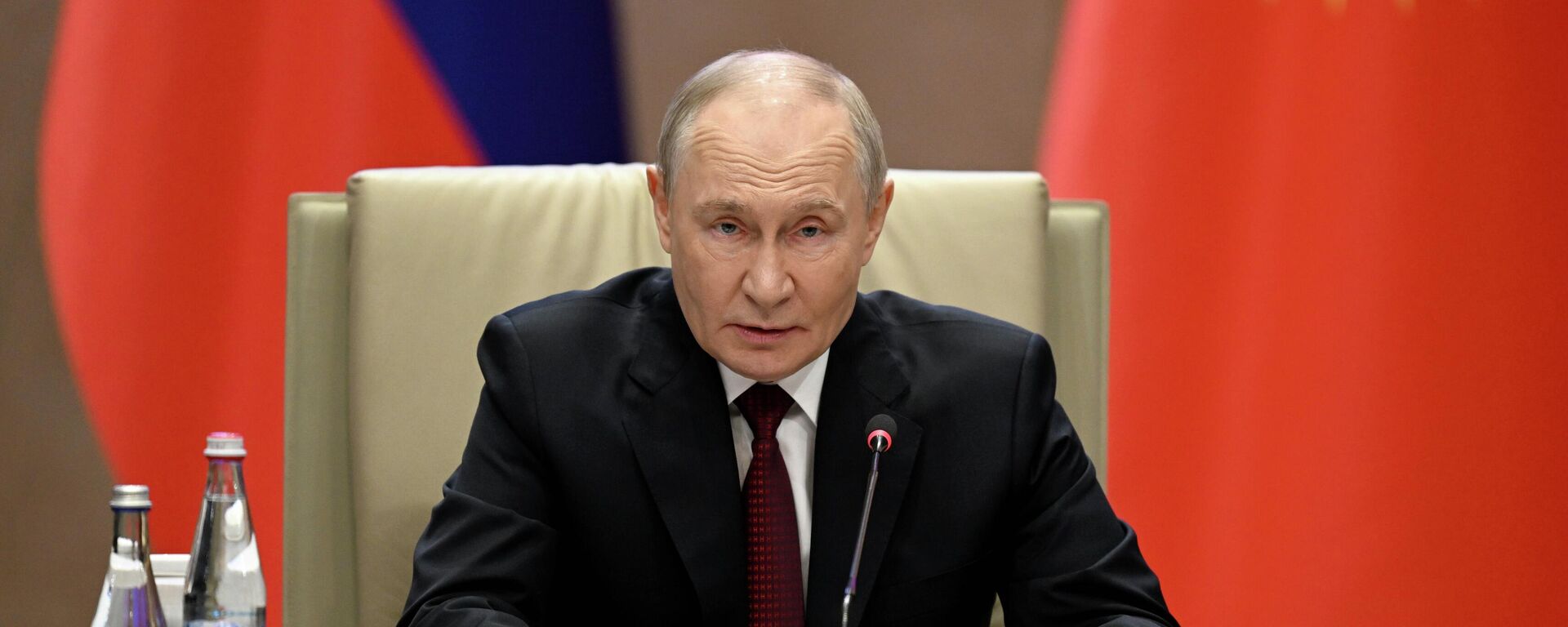 Президент РФ Владимир Путин на переговорах с главой КР Садыром Жапаровым - Sputnik Кыргызстан, 1920, 26.11.2025