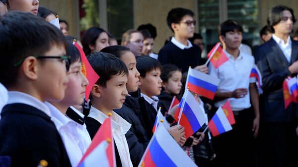 Бишкектин алдыңкы мектептеринин бири кандай өзгөрдү. Видео - Sputnik Кыргызстан