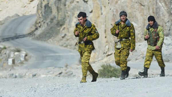 Пограничники на Таджикско-афганская границе. Архивное фото - Sputnik Кыргызстан