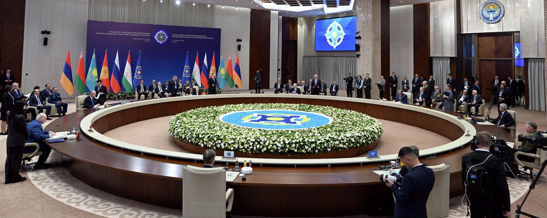 Саммит ОДКБ с участием президентов 5 стран в Бишкеке - Sputnik Кыргызстан, 1920, 27.11.2025