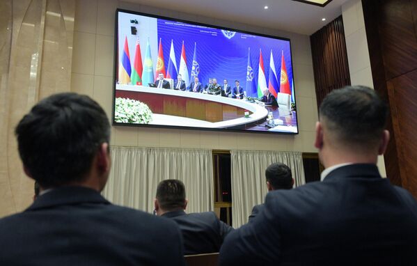 Жыйын учуру "Ынтымак ордонун" пресс-борборунда түз эфирде көрсөтүлдү - Sputnik Кыргызстан