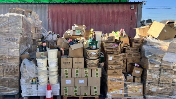 Операция по пресечению крупной схемы ввоза и реализации просроченных товаров в Бишкеке - Sputnik Кыргызстан