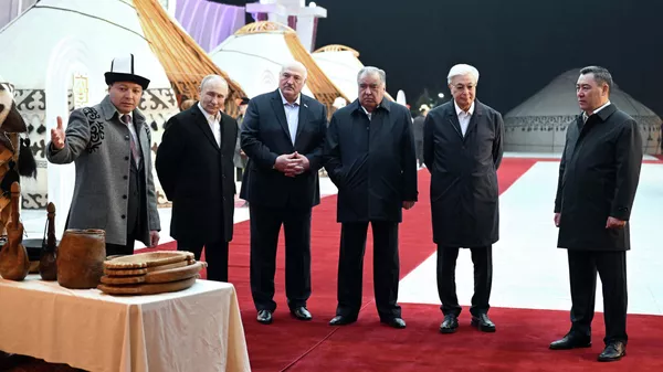 ЖККУга мүчө-мамлекеттердин башчылары саммиттин алдында Ала-Арча мамлекеттик резиденциясында этномаданий программа менен таанышты - Sputnik Кыргызстан