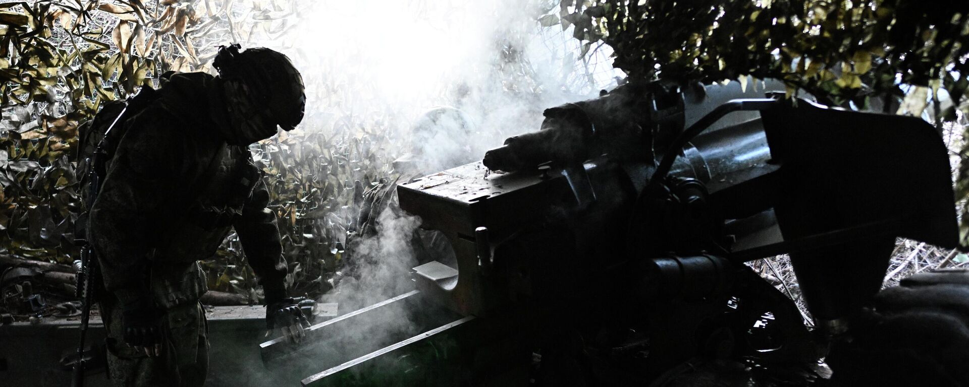 Боевая работа артиллеристов 123-й мотострелковой бригады в зоне СВО - Sputnik Кыргызстан, 1920, 28.11.2025