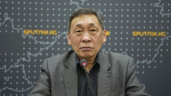 Эмгек, социалдык камсыздоо жана миграция министрлигинин миграция саясаты бөлүмүнүн башчысы Майрамбек Бейшенов - Sputnik Кыргызстан