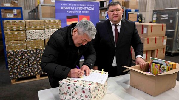 Адылбек Касымалиев отправил из Берлина подарки одному из детдомов в Кыргызстане - Sputnik Кыргызстан