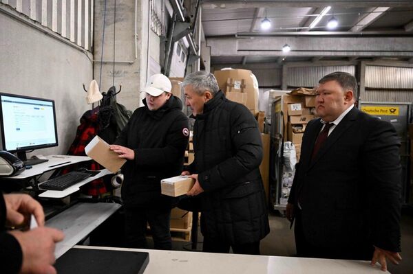 Адылбек Касымалиев Германиядан Кыргызстандагы балдар үйүнө белек жиберди - Sputnik Кыргызстан