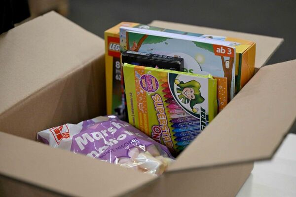 Адылбек Касымалиев Германиядан Кыргызстандагы балдар үйүнө белек жиберди - Sputnik Кыргызстан