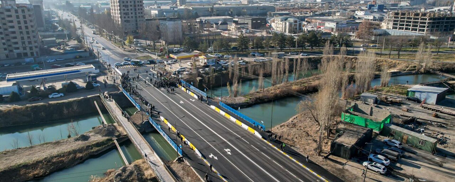 Ауэзов көчөсүндөгү көпүрө - Sputnik Кыргызстан, 1920, 29.11.2025