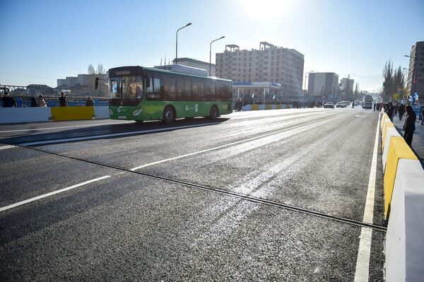 Ауэзов көчөсүндөгү көпүрө реконструкцияланып, пайдаланууга берилди - Sputnik Кыргызстан