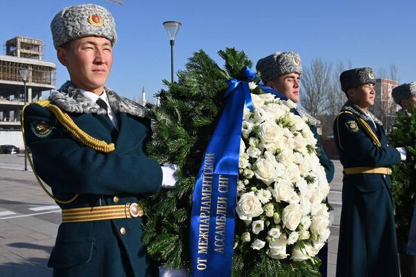Наблюдатели прибыли в Кыргызстан для мониторинга внеочередных выборов депутатов Жогорку Кенеша - Sputnik Кыргызстан