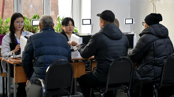 Выборы депутатов Жогорку Кенеша в Бишкеке - Sputnik Кыргызстан