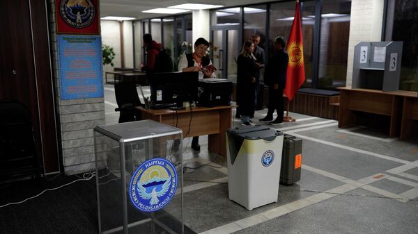 Атмосфера способствует демократичности — наблюдатели о выборах депутатов ЖК - Sputnik Кыргызстан