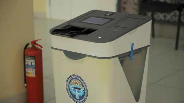 Өлкөдөгү шайлоо участогундагы добуш берүү урнасы - Sputnik Кыргызстан