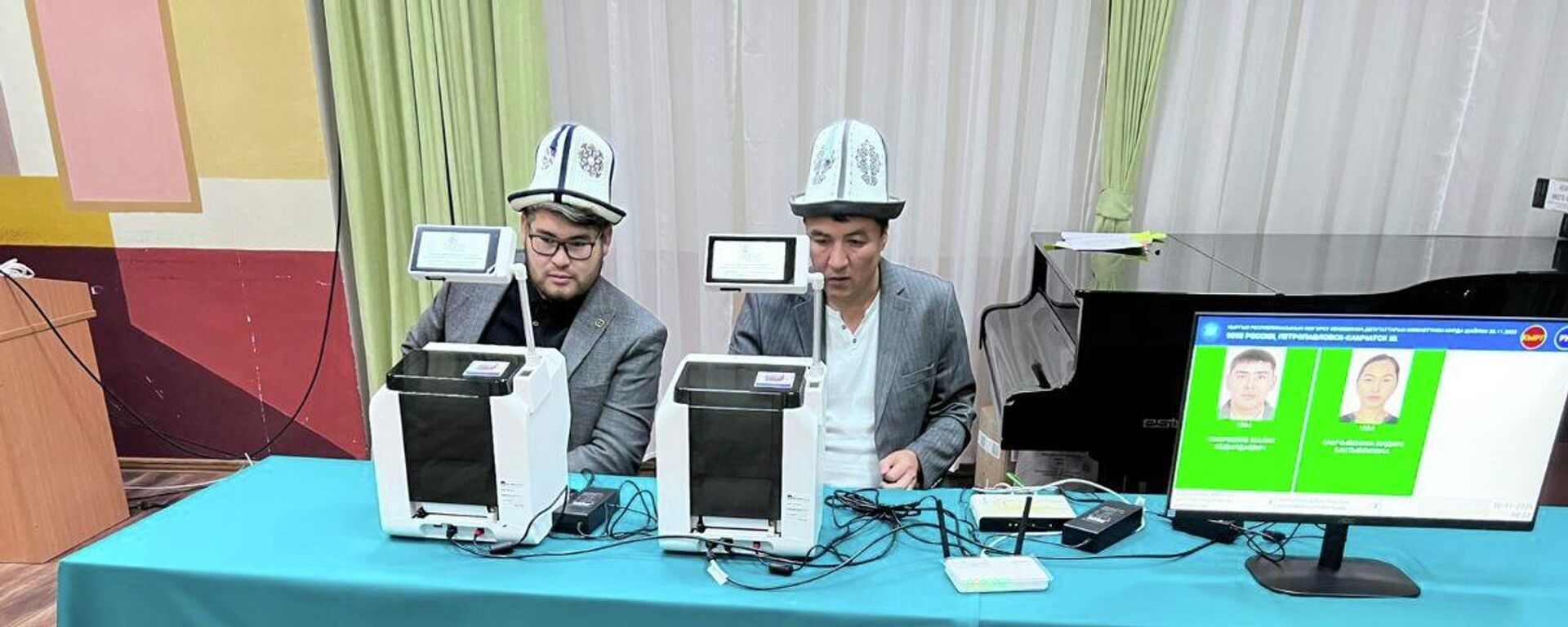 Избирательный участок в городе Петропавловск-Камчатском - Sputnik Кыргызстан, 1920, 30.11.2025