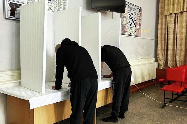 Во всех изоляторах ведется наблюдение за прозрачностью процесса - Sputnik Кыргызстан