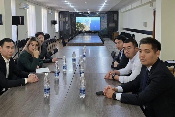 Маалыматта мамлекеттик-жеке өнөктөштүк менен салуу каралган макулдашууга аталган агенттик, Транспорт жана коммуникациялар министрлиги &quot;Тез Жол&quot; ишканасы башында турган компаниялардын консорциуму кол койгону айтылат - Sputnik Кыргызстан