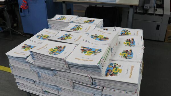 Печать учебников по математике для 5-х классов - Sputnik Кыргызстан