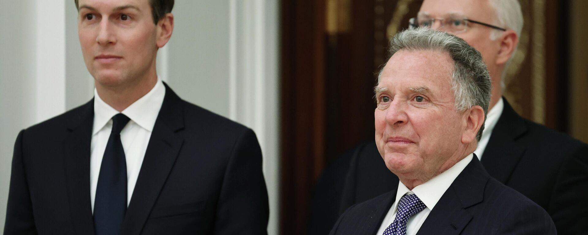 Специальный посланник Дональда Трампа Стив Уиткофф и зять президента США Джаред Кушнер - Sputnik Кыргызстан, 1920, 04.12.2025