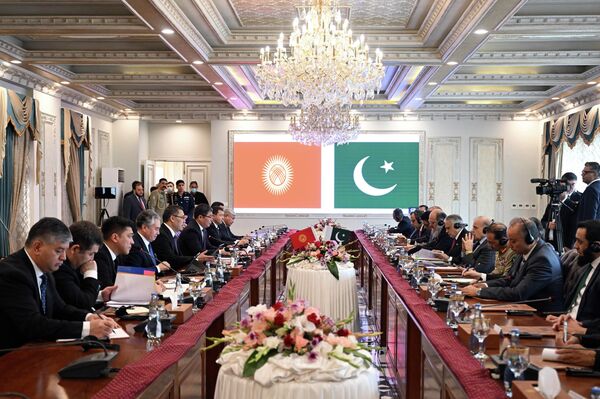 Жапаров выразил намерение активизировать политический диалог и расширить региональное сотрудничество - Sputnik Кыргызстан