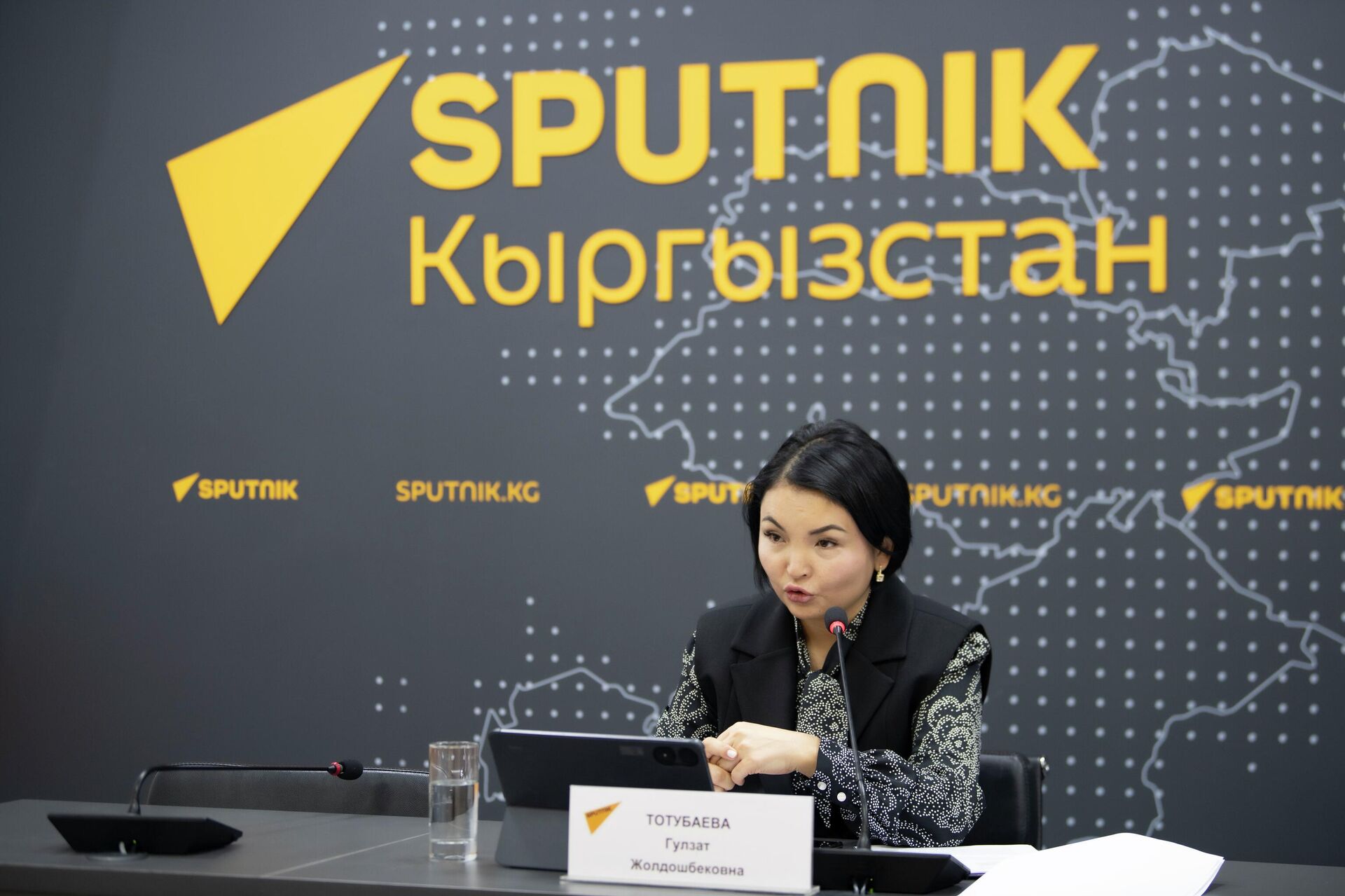 Начальник управления по работе с населением ОАО ГИК Гулзат Тотубаева - Sputnik Кыргызстан, 1920, 05.12.2025