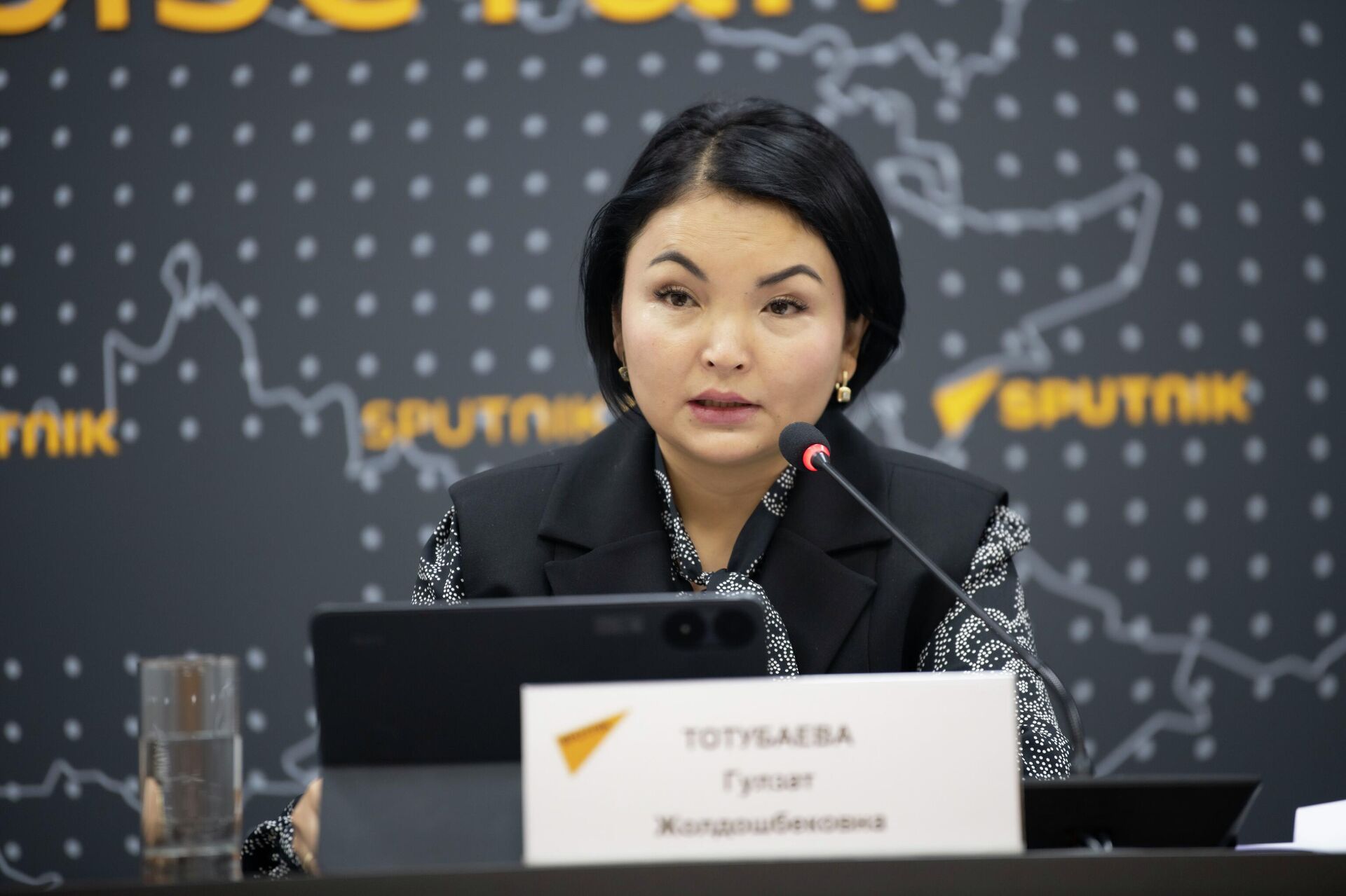 Начальник управления по работе с населением ОАО ГИК Гулзат Тотубаева - Sputnik Кыргызстан, 1920, 05.12.2025