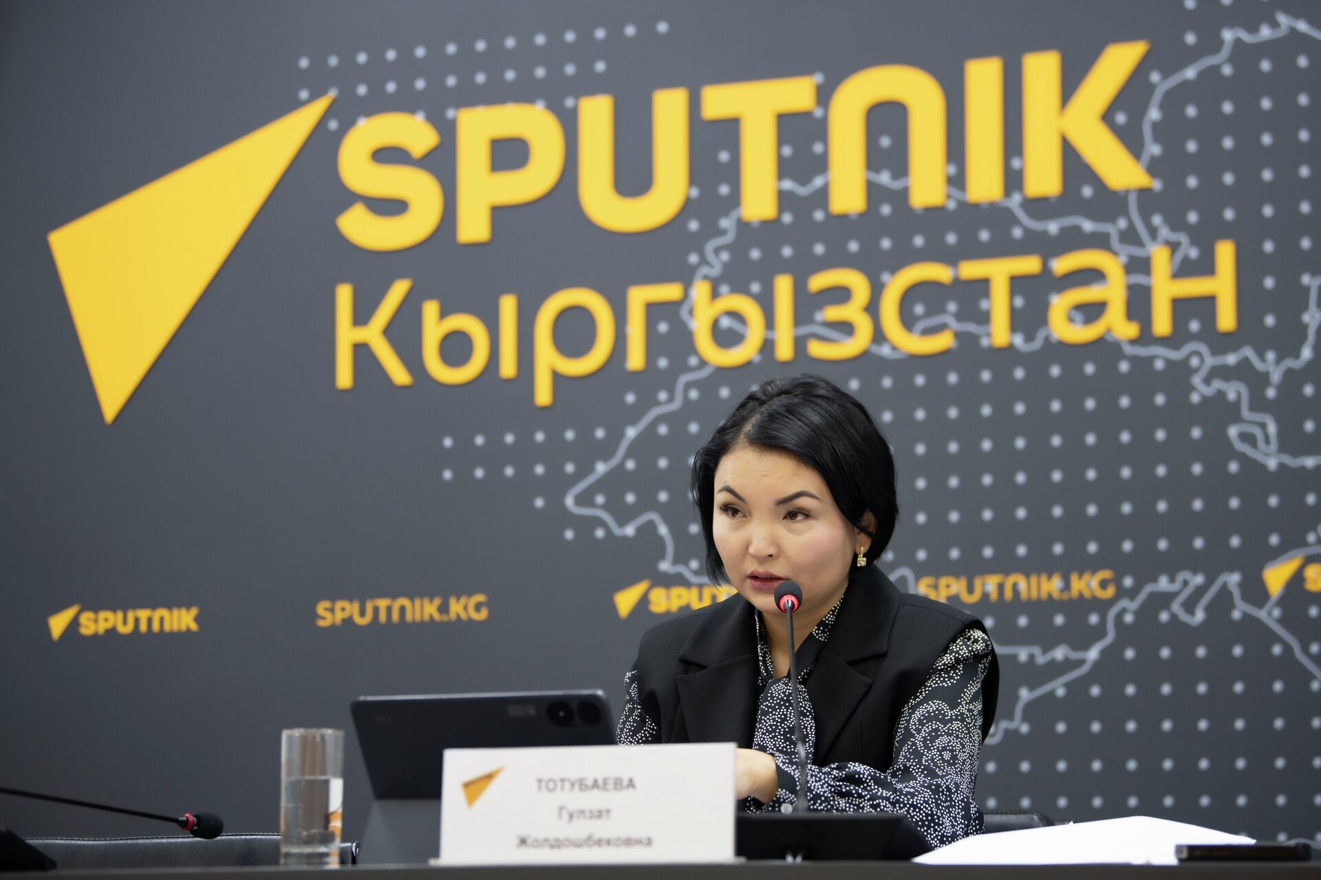 Начальник управления по работе с населением ОАО ГИК Гулзат Тотубаева - Sputnik Кыргызстан, 1920, 05.12.2025
