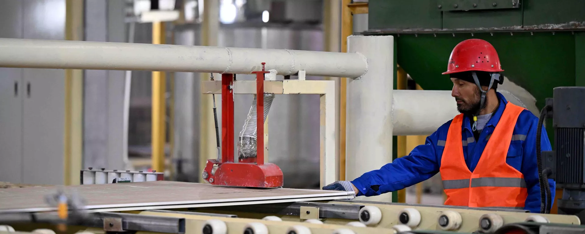 Открытие завода по выпуску гипсокартона в Джалал-Абадской области - Sputnik Кыргызстан, 1920, 05.12.2025